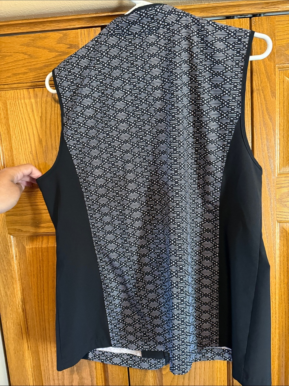 Weekends by Chico's-Black & White Patterned Pants & Sleeveless Full Zip Vest Set - Picture 6 of 14